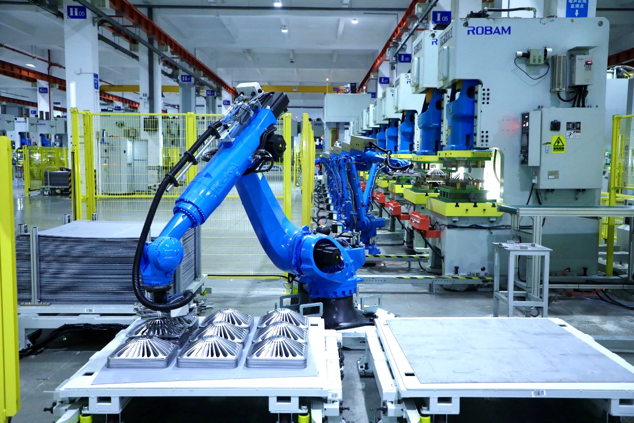 《焦點(diǎn)訪(fǎng)談》聚焦 老板電器數(shù)字化智能制造升級(jí)，引領(lǐng)全新數(shù)字廚電時(shí)代